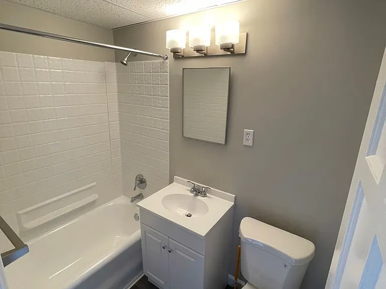 775 E. Broad St — Photo 104