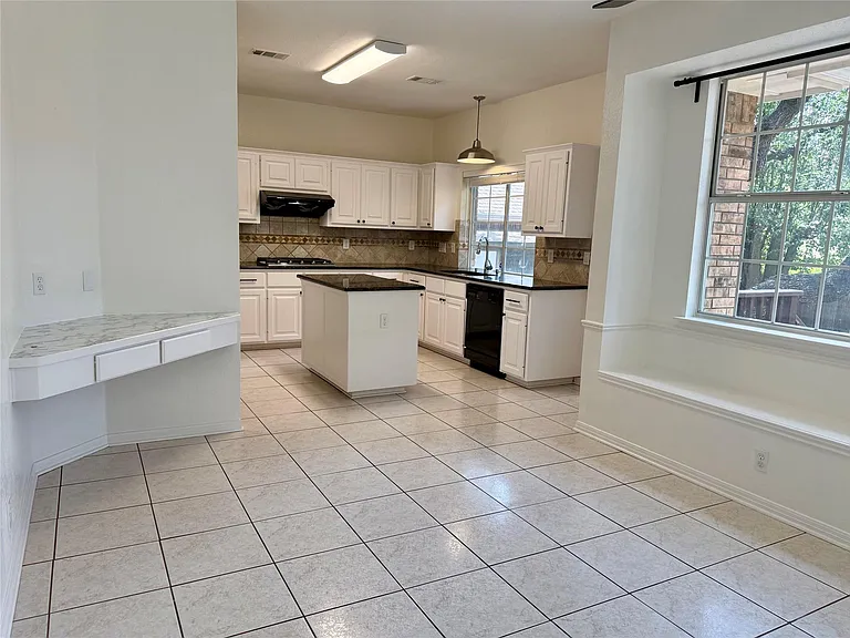 11112 Marden Ln — Photo 9