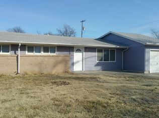 1408 Crescent Dr, Salina, KS 67401