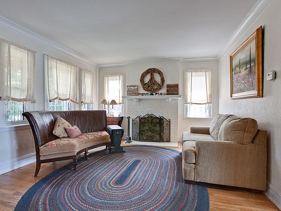 3rd image of 6134 N Olcott Ave