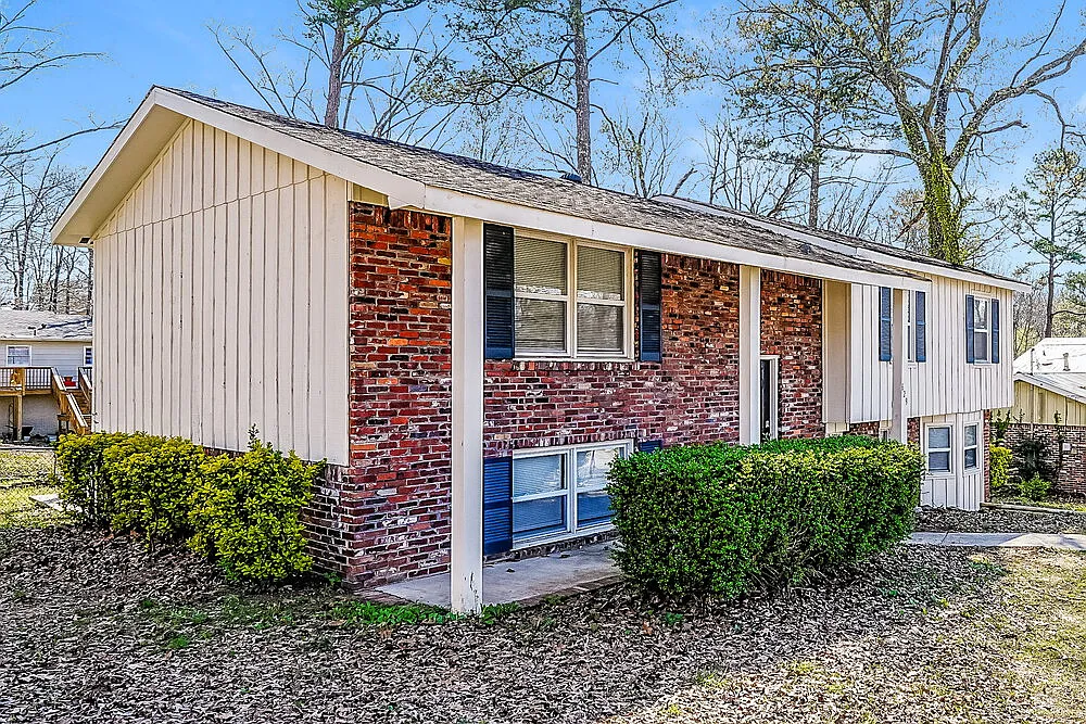 3 bed, 2.0 bath, 1246 sqft, $1,810 — Photo 2