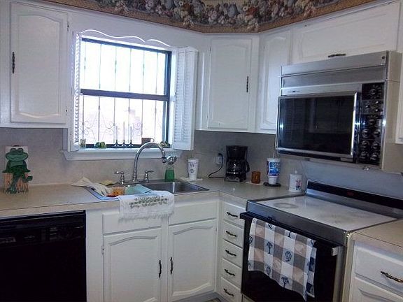 4th image of 701 W Kerria Ave
