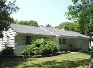 18 Nautilus Dr, Hampton Bays, NY 11946