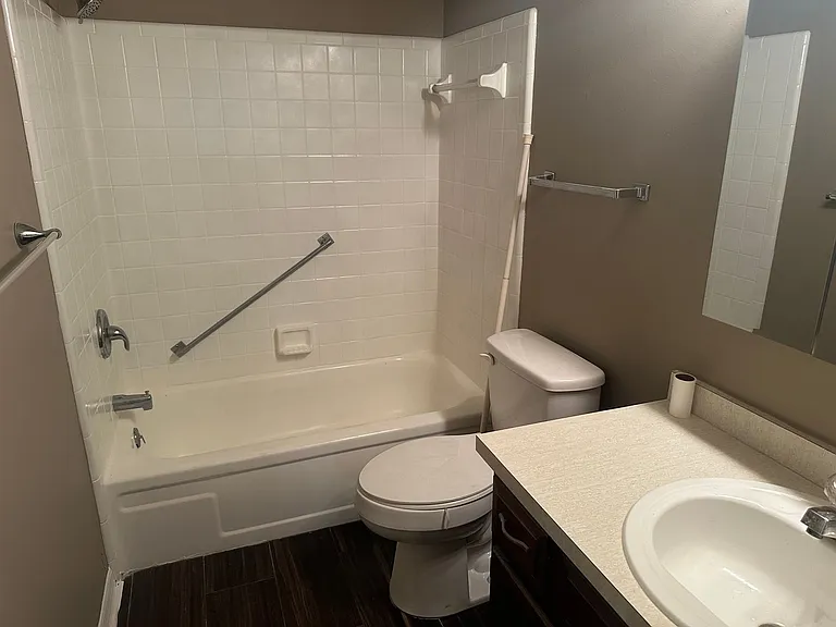 643 W Oak Terrace Dr #B — Photo 8