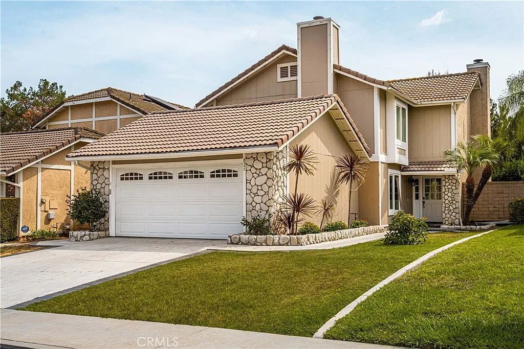 4 bed, 2.5 bath, 1839 sqft, $5,500 — Photo 1