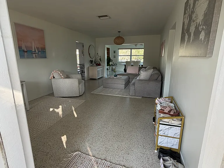 250 NW Lincoln Cir N — Photo 4