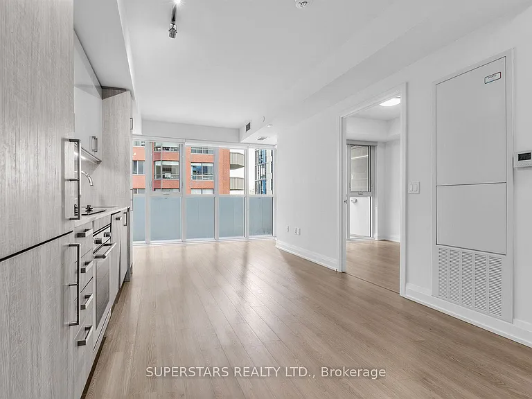 77 Mutual St #611 — Photo 2