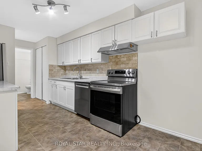 762 Saint Andre Dr #5B — Photo 15