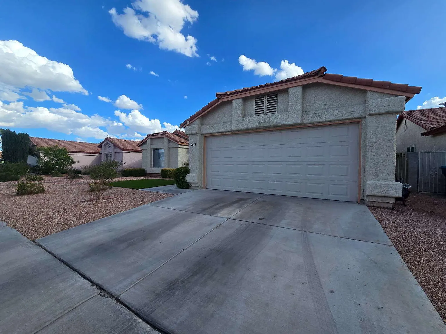 3 bed, 2.0 bath, 1424 sqft, $2,300 — Photo 2