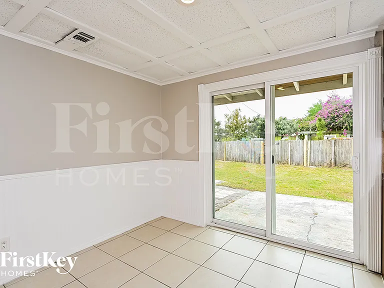 904 Alaska Dr — Photo 4