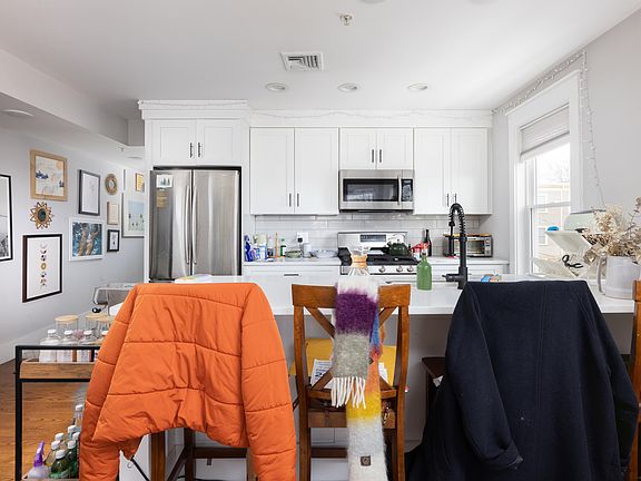 3rd image of 189 Chestnut Ave #1R