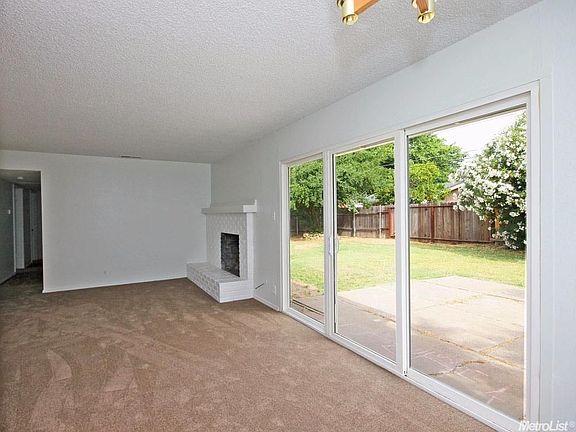 3rd image of 2265 Pierre Ave