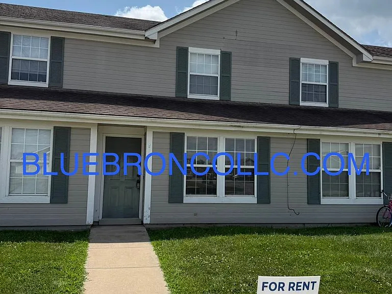 621 Willow Ln #B — Photo 1