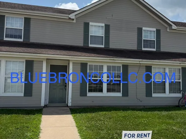 621 Willow Ln APT B, Peculiar, MO 64078