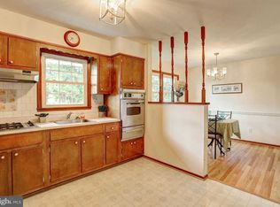 8 Kingbrook Ct, Linthicum, MD 21090