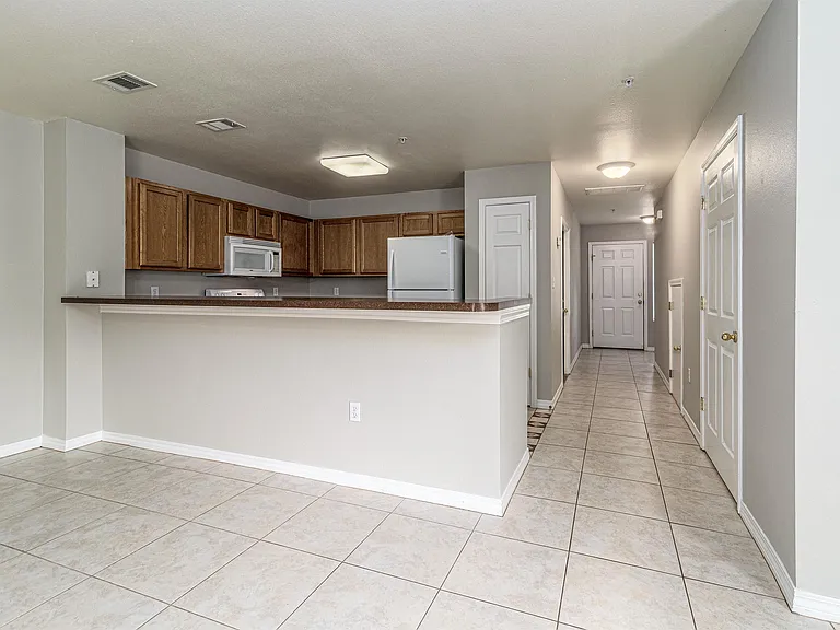 100 Corwin Dr — Photo 15
