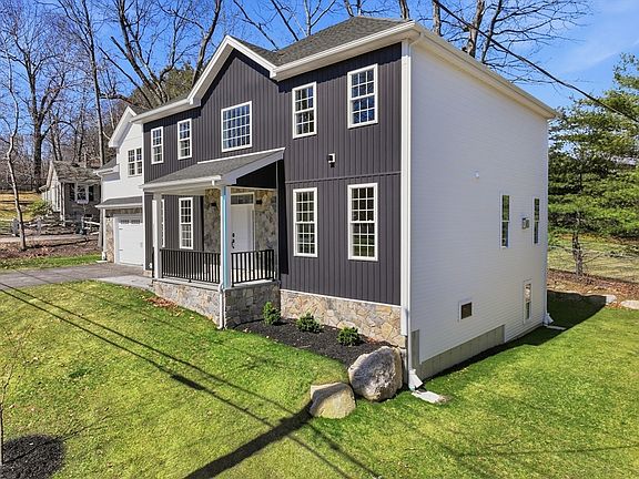 3rd image of 6 Barrows Rd