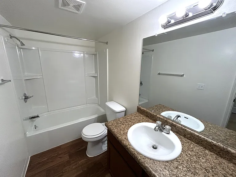 Windsor Place Apartments — Photo 34