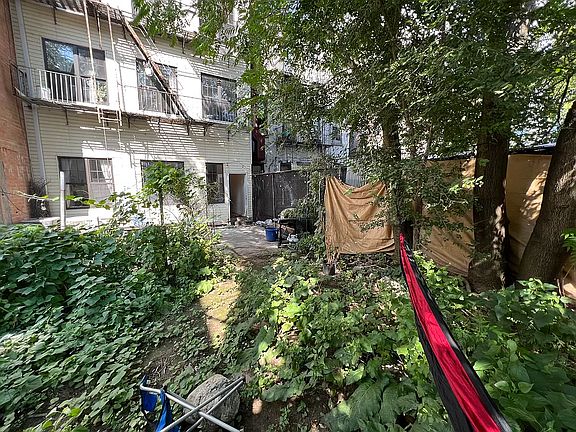 2nd image of 578 Bushwick Ave APT 1R