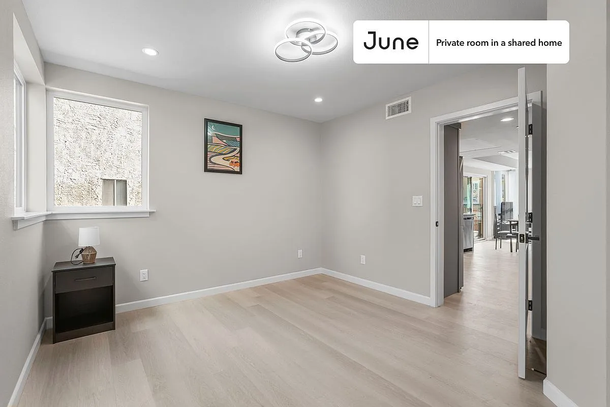 Queen bedroom in 5 bed/5 bath home in Boyle Heights #1829 A — Photo 3