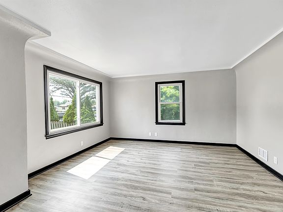4th image of 2302 Glendale Ave