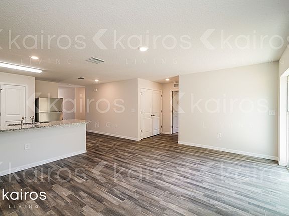 3rd image of 2971 W Manitoba Pl