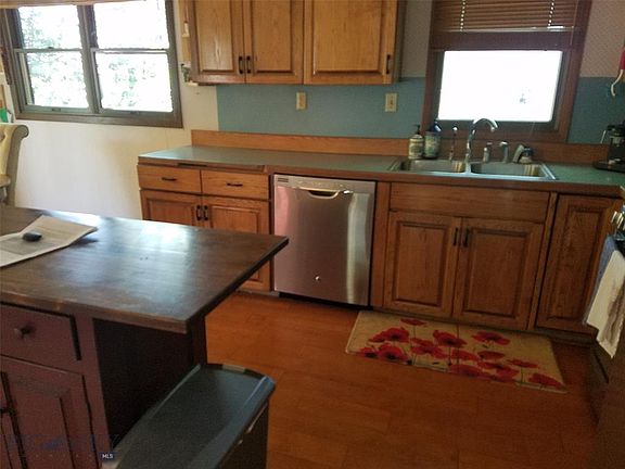 4th image of 83 Boxwood Dr