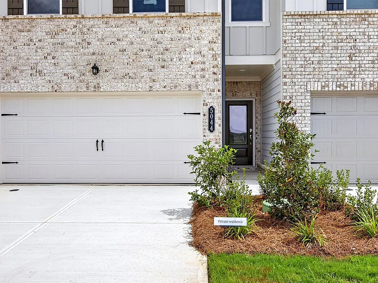 5044 Highwood Dr — Photo 23