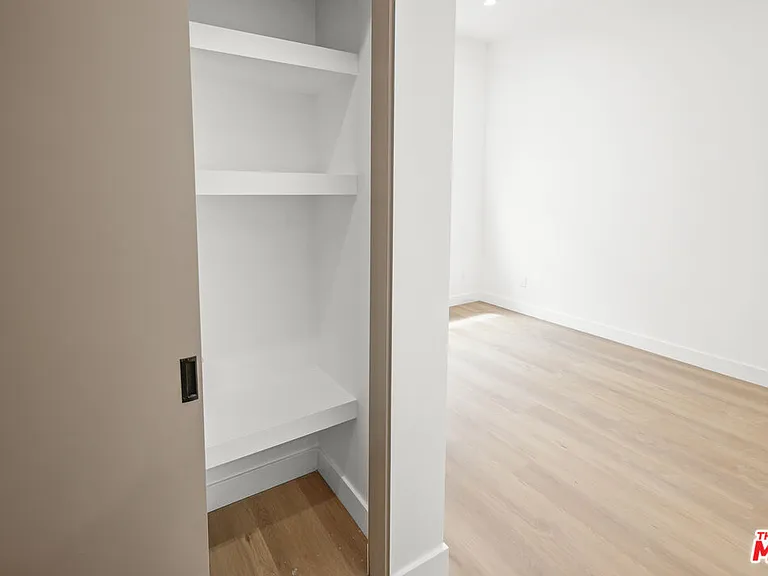 11006 Hortense St #1/2 — Photo 24