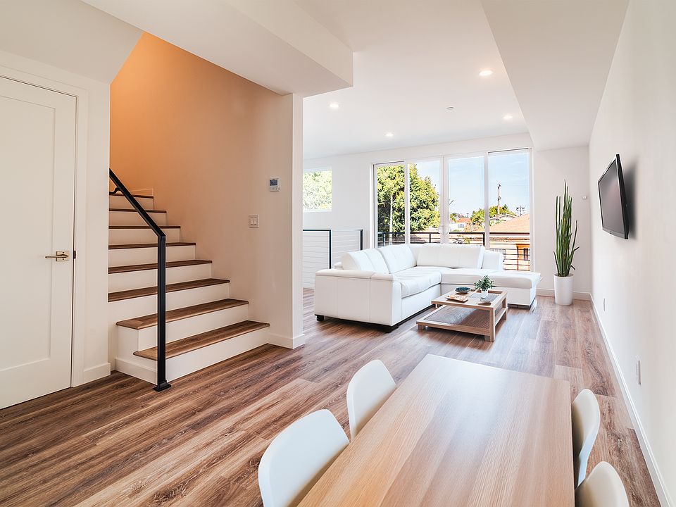 UNIT 1 - LIVING ROOM 1B, FURNITURE NOT INCLUDED