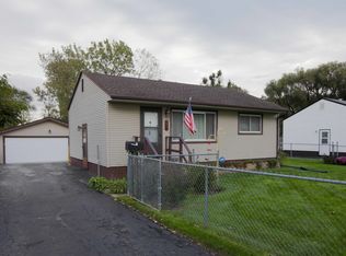 2901 N Pine St, Waukegan, IL 60087