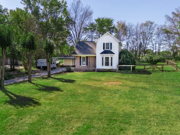 1016 Chelsea Dr, Greenbrier, TN 37073