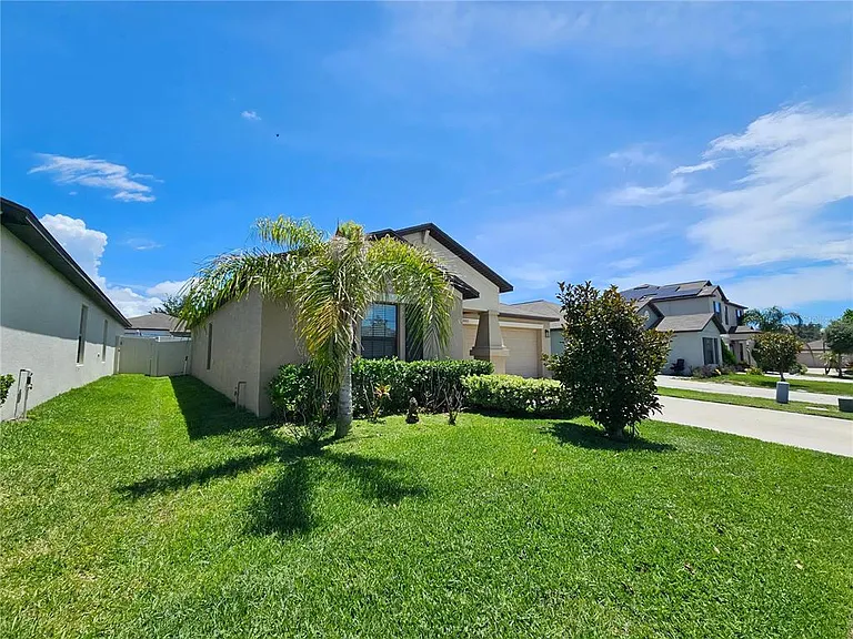 10005 Rose Petal Pl — Photo 3