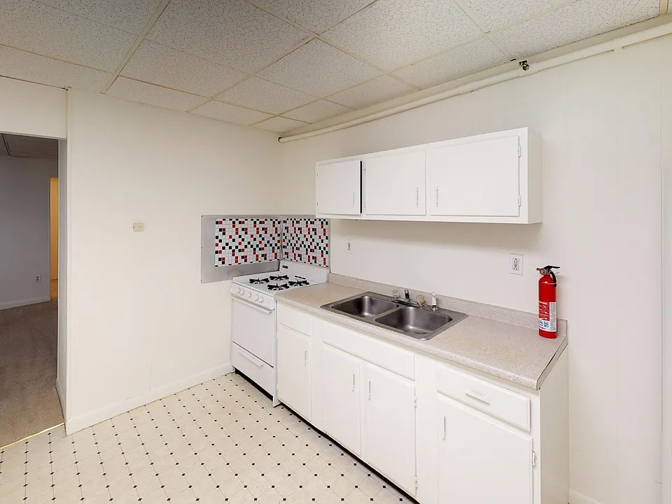 62 Main St #3