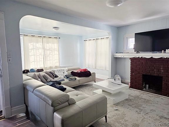 4th image of 77 Clarence Ave