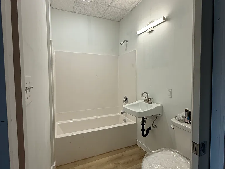 634 Hillsboro St #1-4 — Photo 3