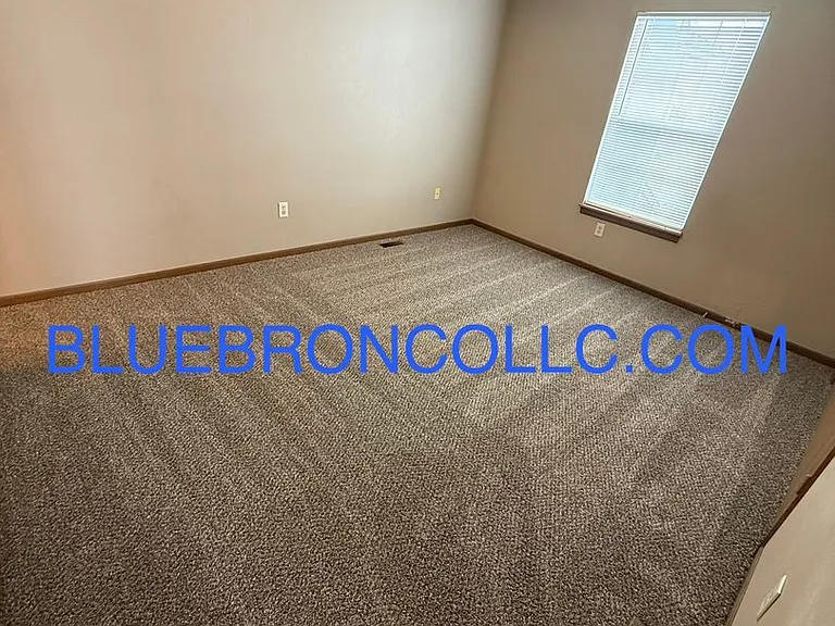 619 Willow Ln #B — Photo 6