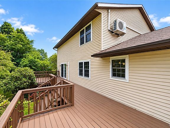 5th image of 8001 Brookside Dr