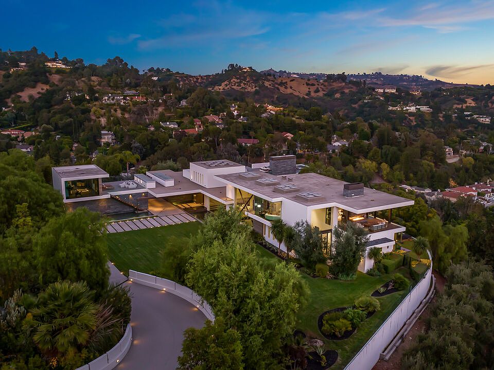 1st image of 3000 Benedict Canyon Dr