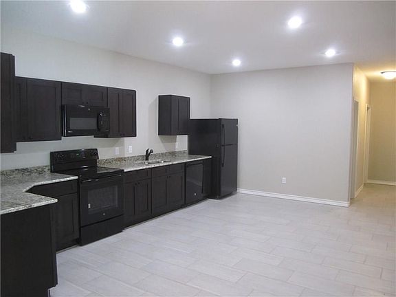 5th image of 6025 Jennings Dr