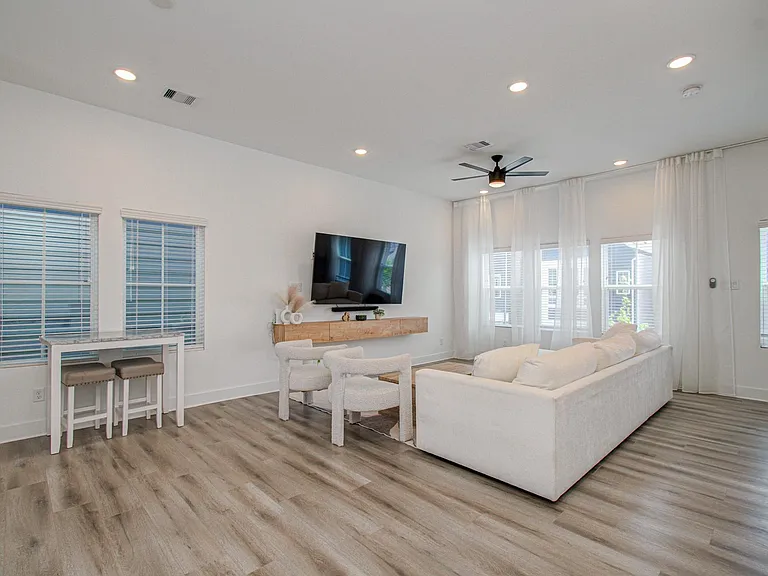 8325 Springwood Creek Ln — Photo 12