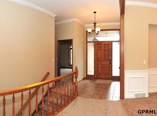 2715 S 96th Avenue Cir, Omaha, NE 68124