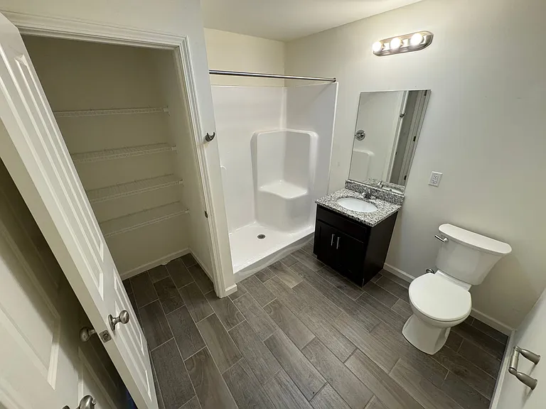 1047 Broadway - Modern Two Bedroom Apartments — Photo 7