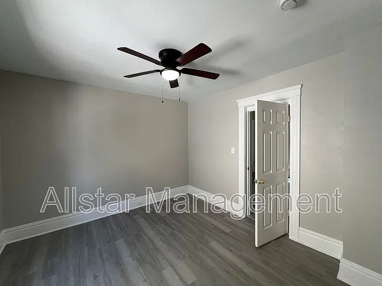 915 East Ave — Photo 18