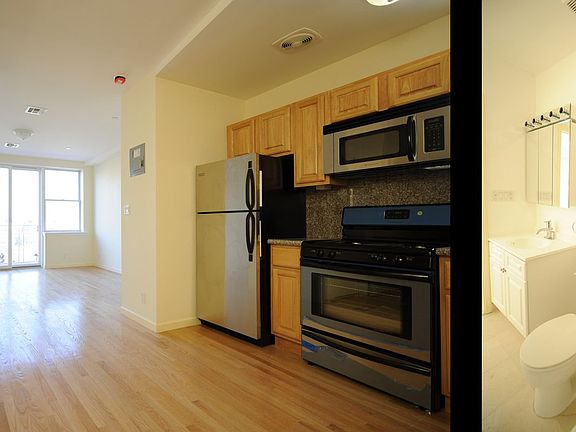 3rd image of 506 Washington Ave APT 601