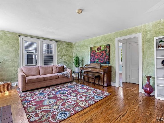 5th image of 1044 Tompkins St