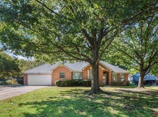 819 Sandra Ln, Grand Prairie, TX 75052