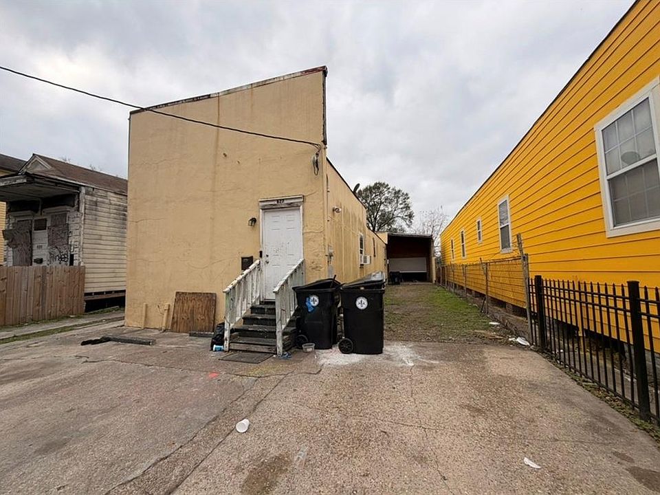 1st image of 627 S Lopez St