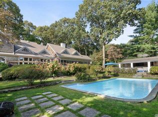 8 Spring Hollow Rd, Centerport, NY 11721