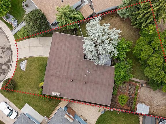 5th image of 6314 E 43a Avenue Close